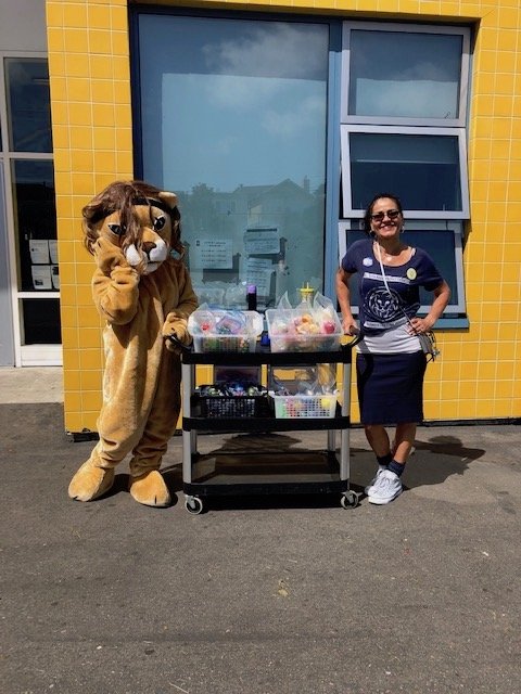 Dr. Zaki and DFES mascot Leo the Lion with Friday prize cart