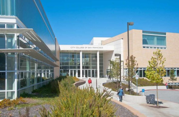 Photo of a building in CCSF Ocean campus