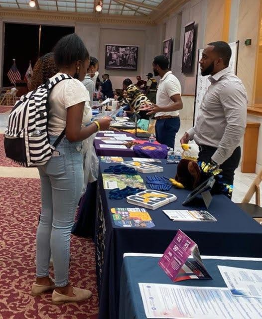 Seniors standing across from college representatives 