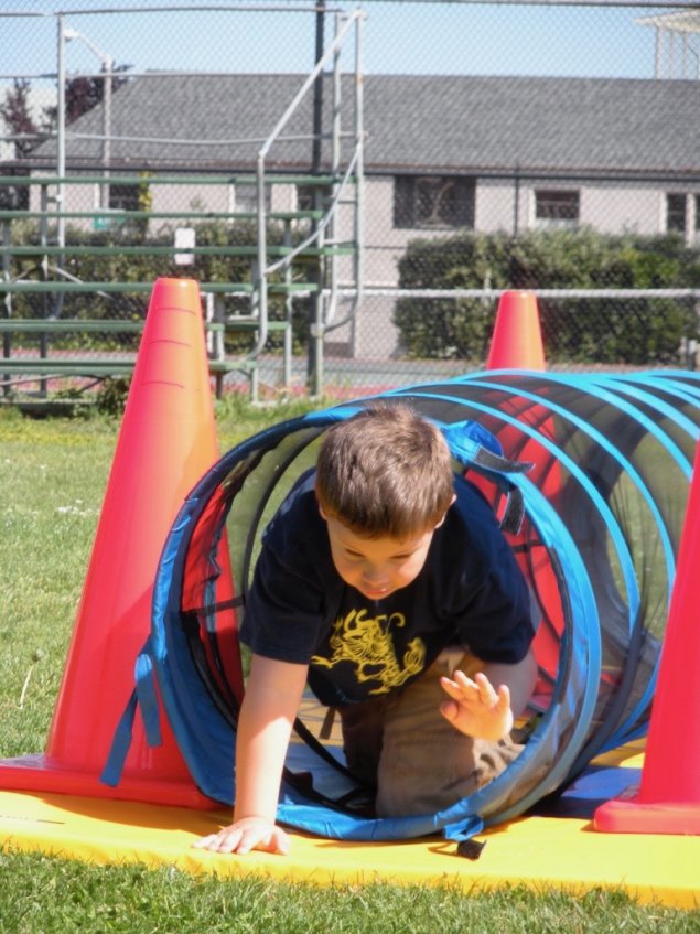 elementary student moving through a PE tunnel 